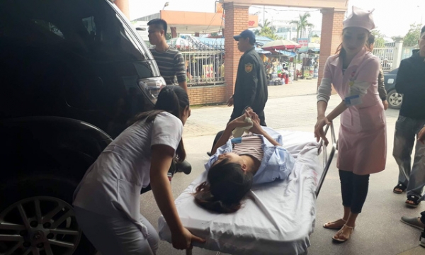 Sau bữa ăn trưa, hơn 40 công nhân Công ty TNHH Điện tử BSE Việt Nam phải nhập viện
